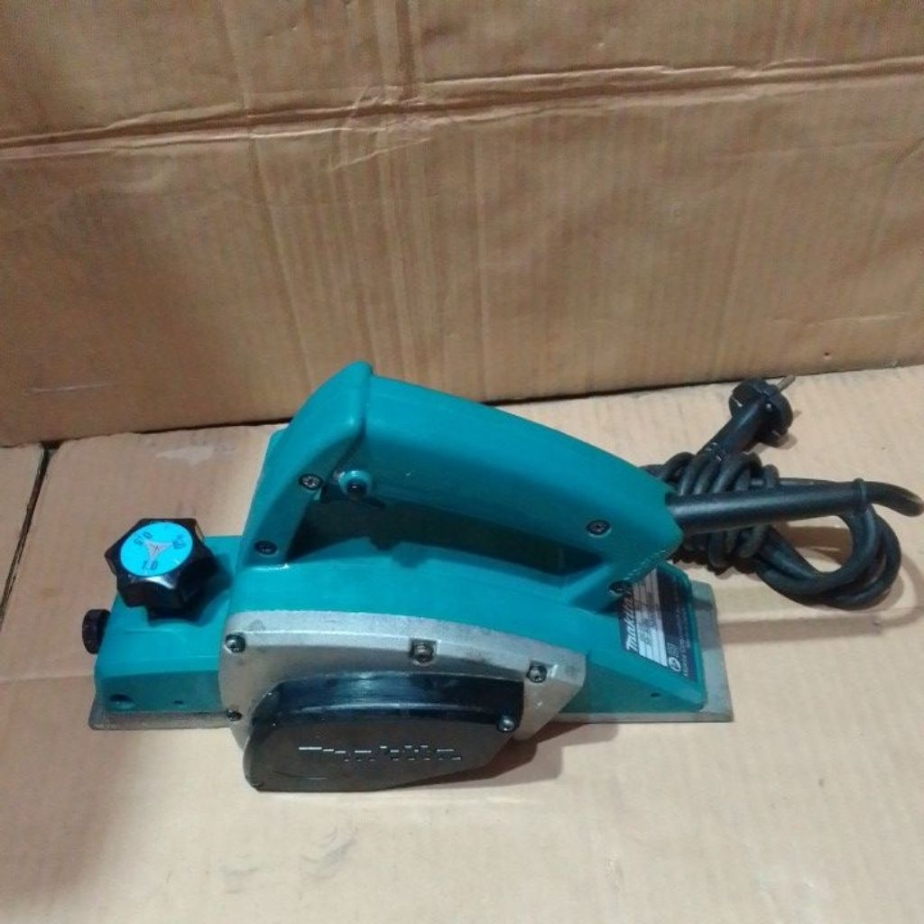 MESIN SERUT KAYU MAKITA N1900B