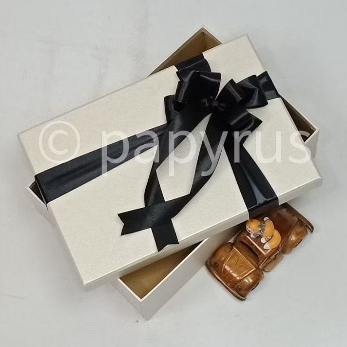 

PAPYRUS 20x30 Tinggi 5cm Kotak Kado Gift Box Hardbox Hampers V3