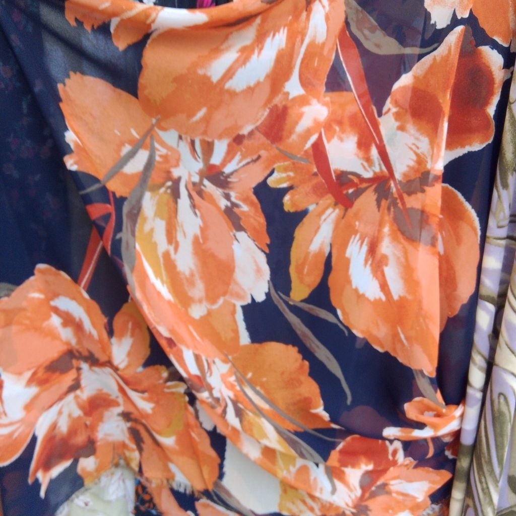 Kain Sifon Ceruti Motif Bunga Besar Premium – Adem, Jatuh, EleganAj