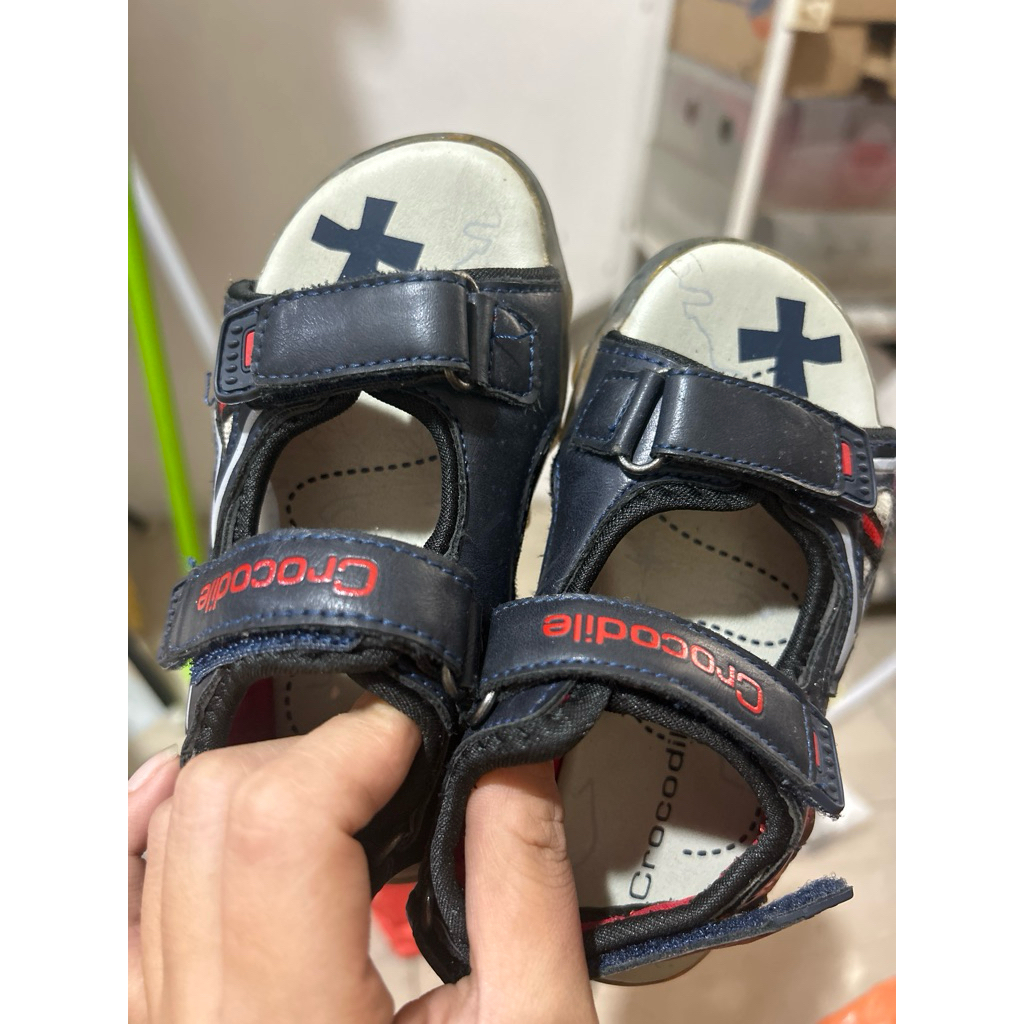 sepatu sandal anak laki size 26 (bekas) crocodile branded