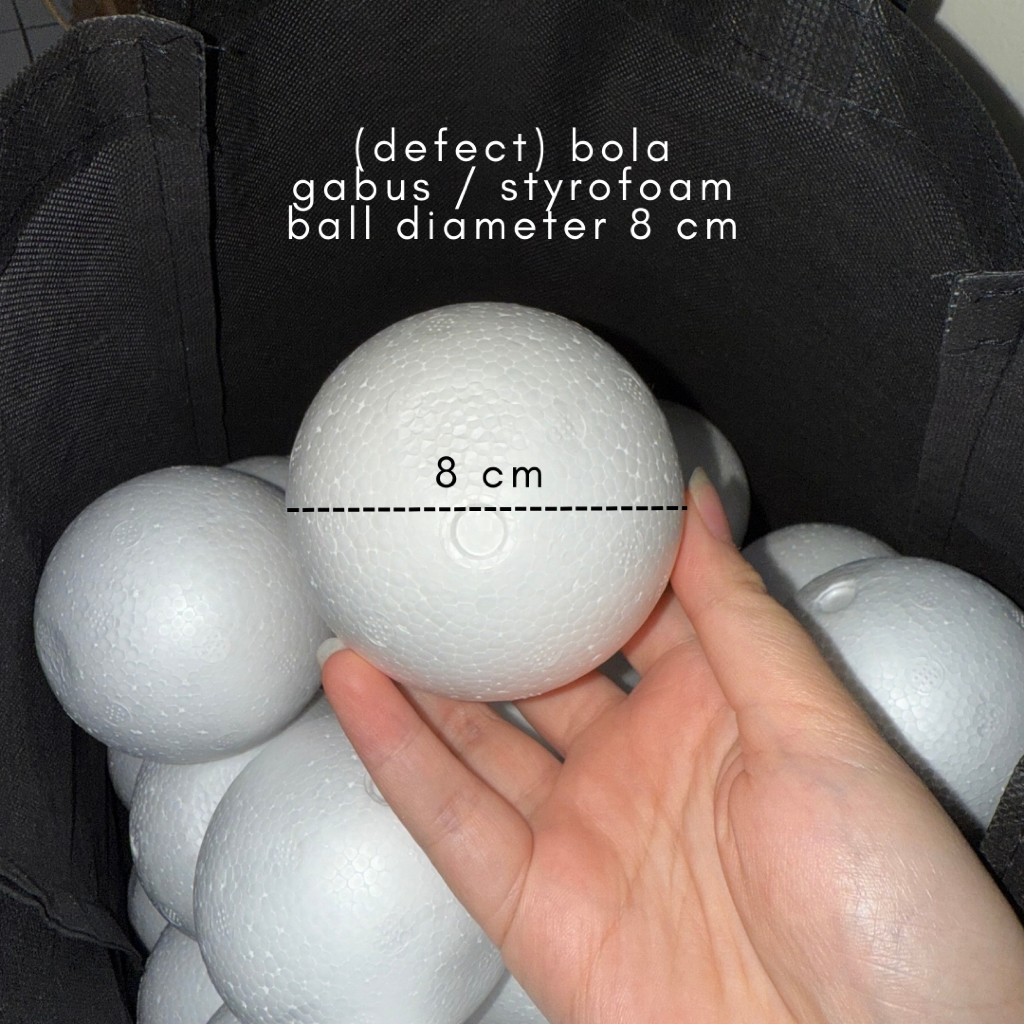 

bola gabus / styrofoam ball diameter 8 cm ( kondisi penyok sedikit / defect )