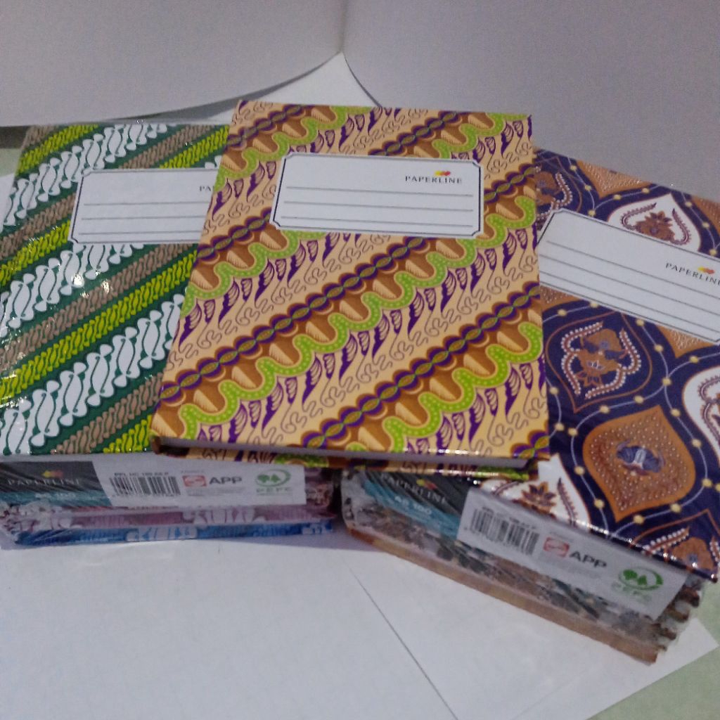 

Buku Tulis sampul tebal A6