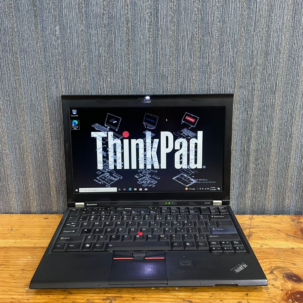 Lenovo Thinkpad X220, Core i3-2350M, Hd graphics 3000, Ram 4/320Gb Ssd, Black