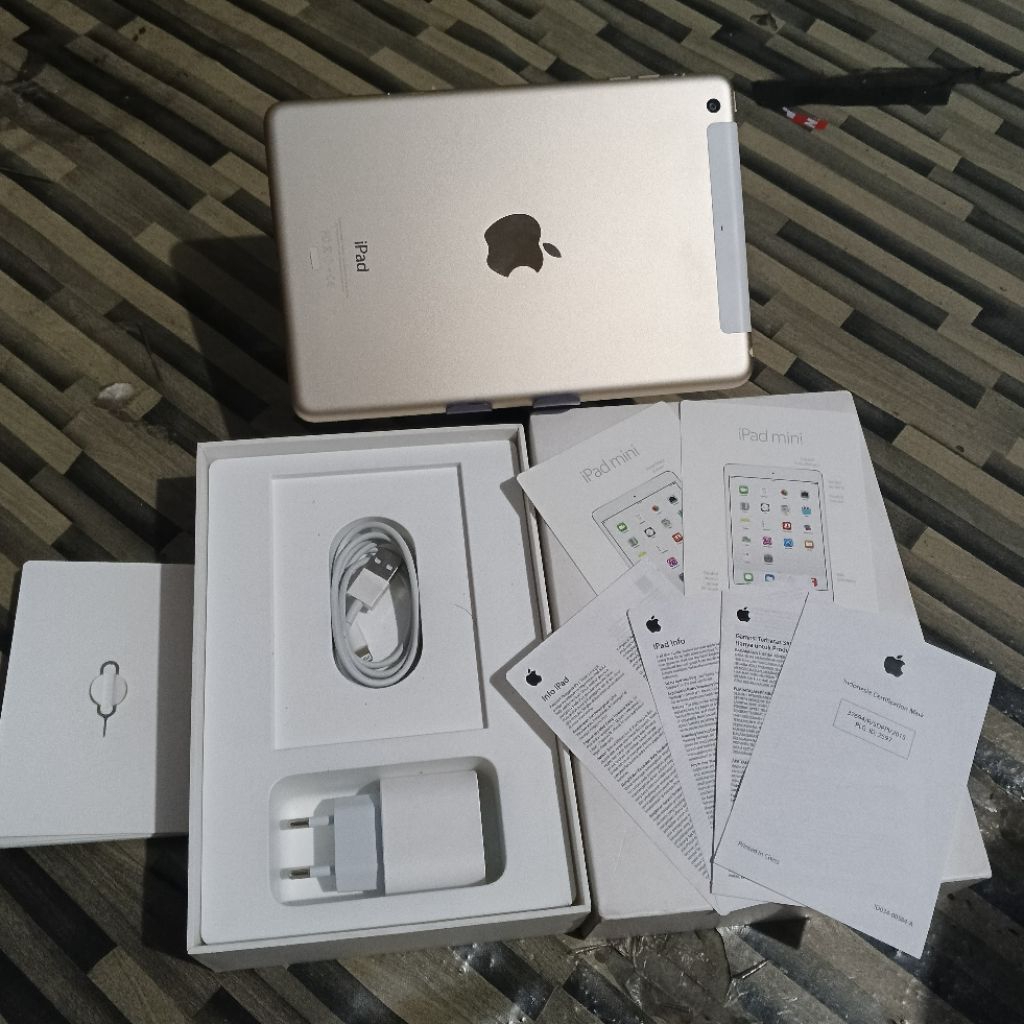 IPAD MINI 3 128GB CELL + WIFI RESMI INDONESIA SECOND