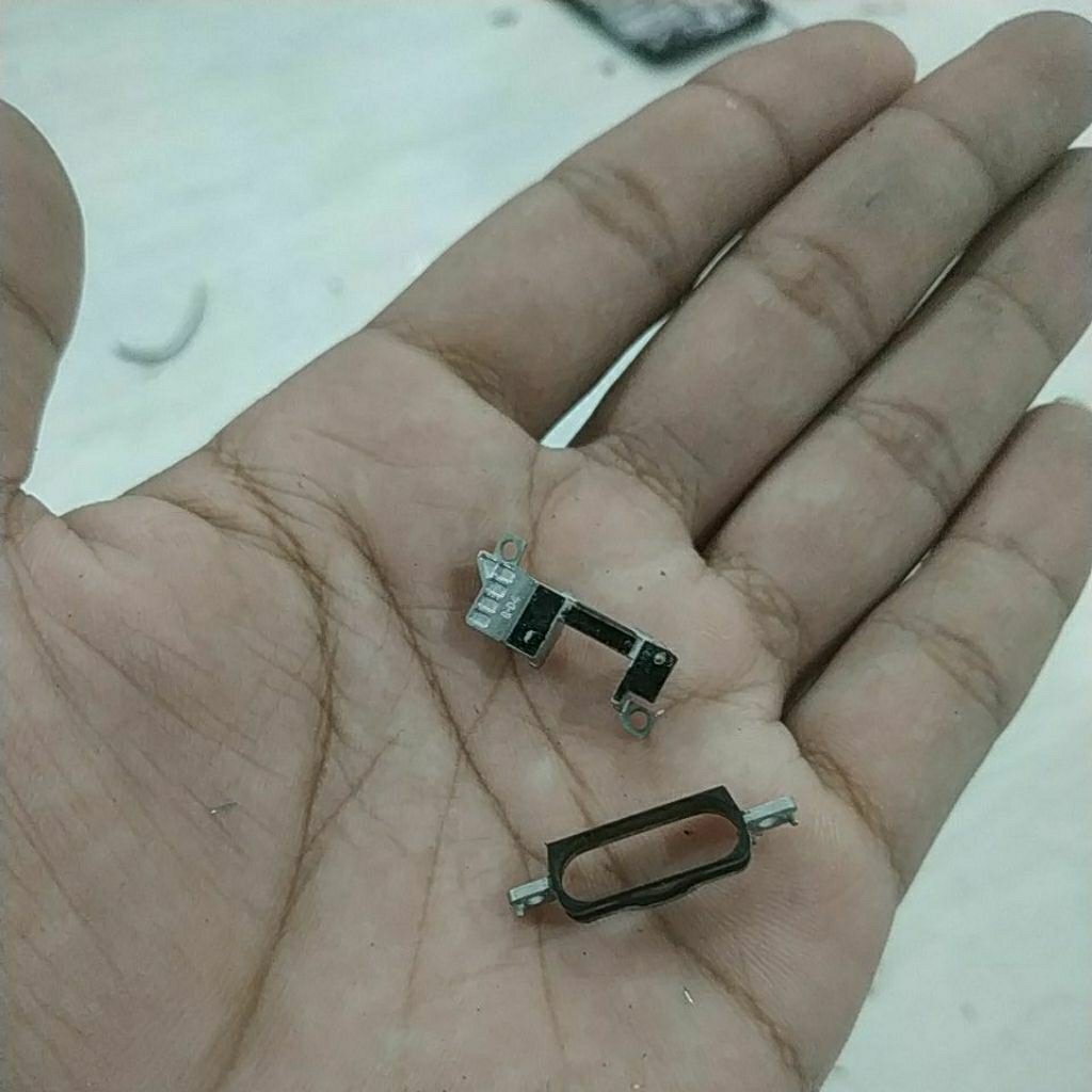 plat penahan kamera bekas Oppo Reno 2f,dapat sesuai gambar