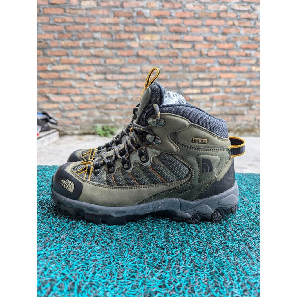 SEPATU GUNUNG SIZE 37.5 ( SEPATU SECOND OUTDOOR )