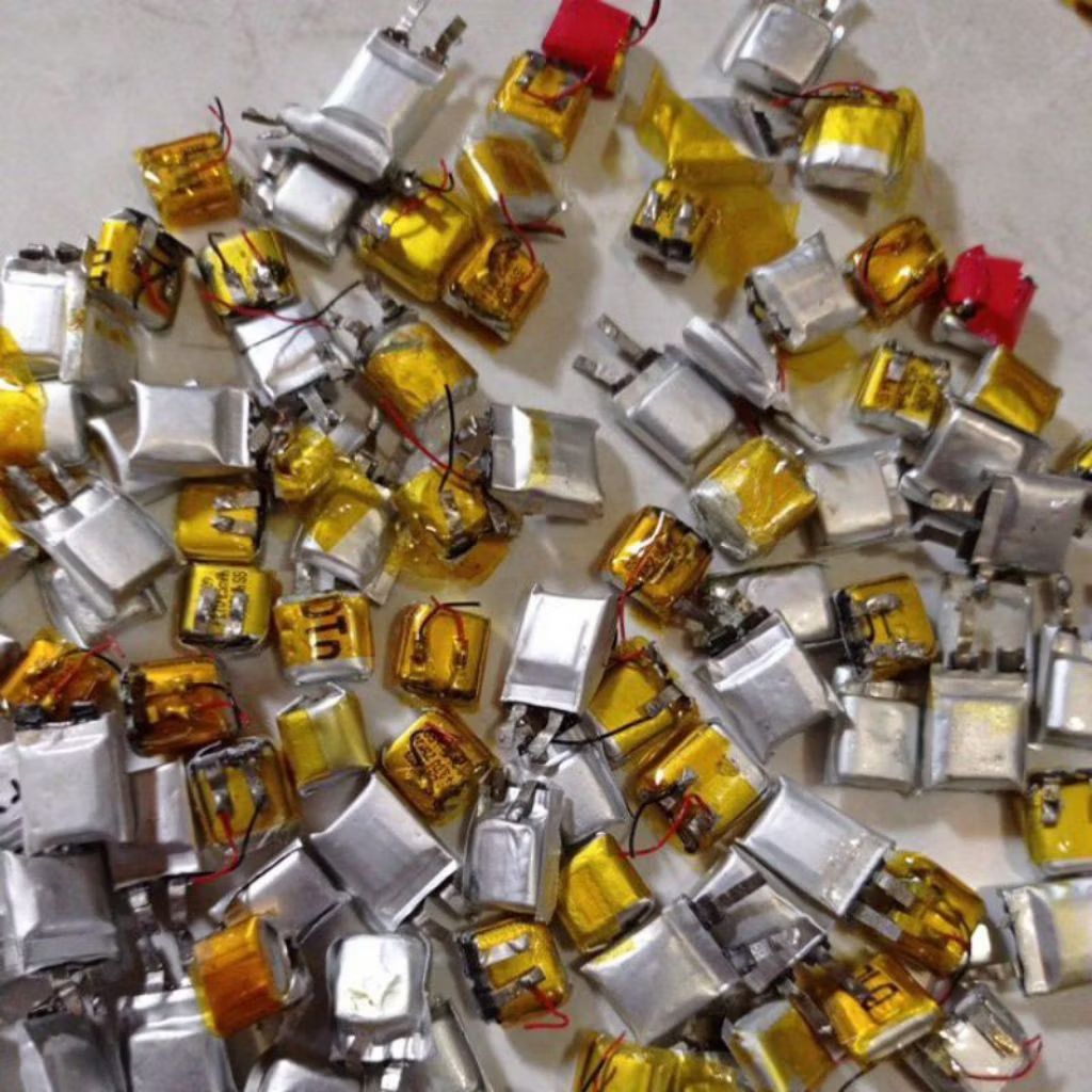 Baterai TWS keciil Gambling