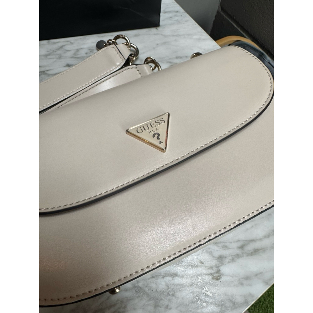 preloved tas guess shoulder sling bag putih dan sling bag pink