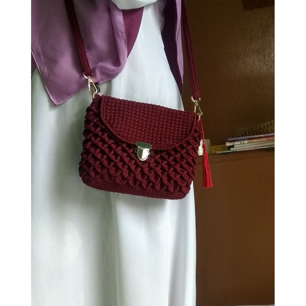 Tas Rajut Selempang motif Sisik