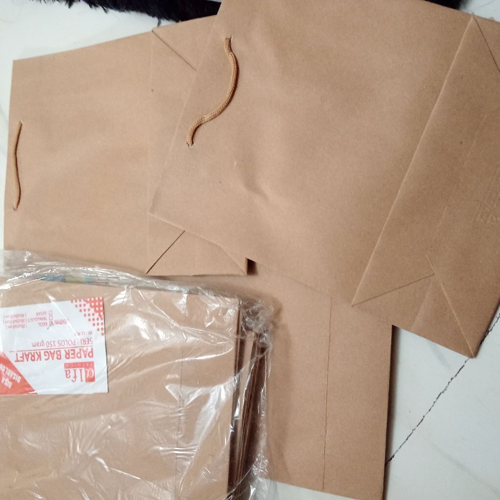 

PAPERBAG KRAFT SERI POLOS 150 Gram 25 x 35 x 8 BERTALI TAS POLOS TAS KADO