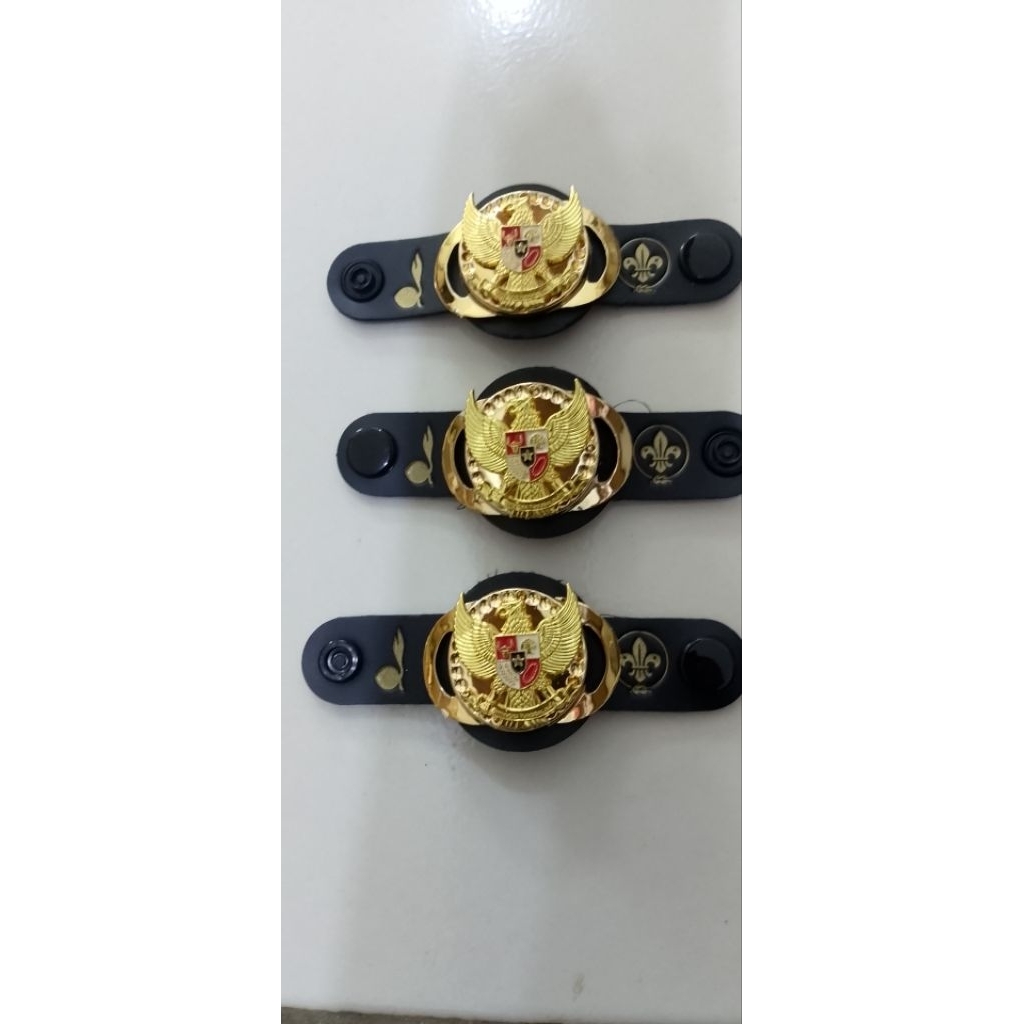 

Ring kacu Garuda tumpuk logam