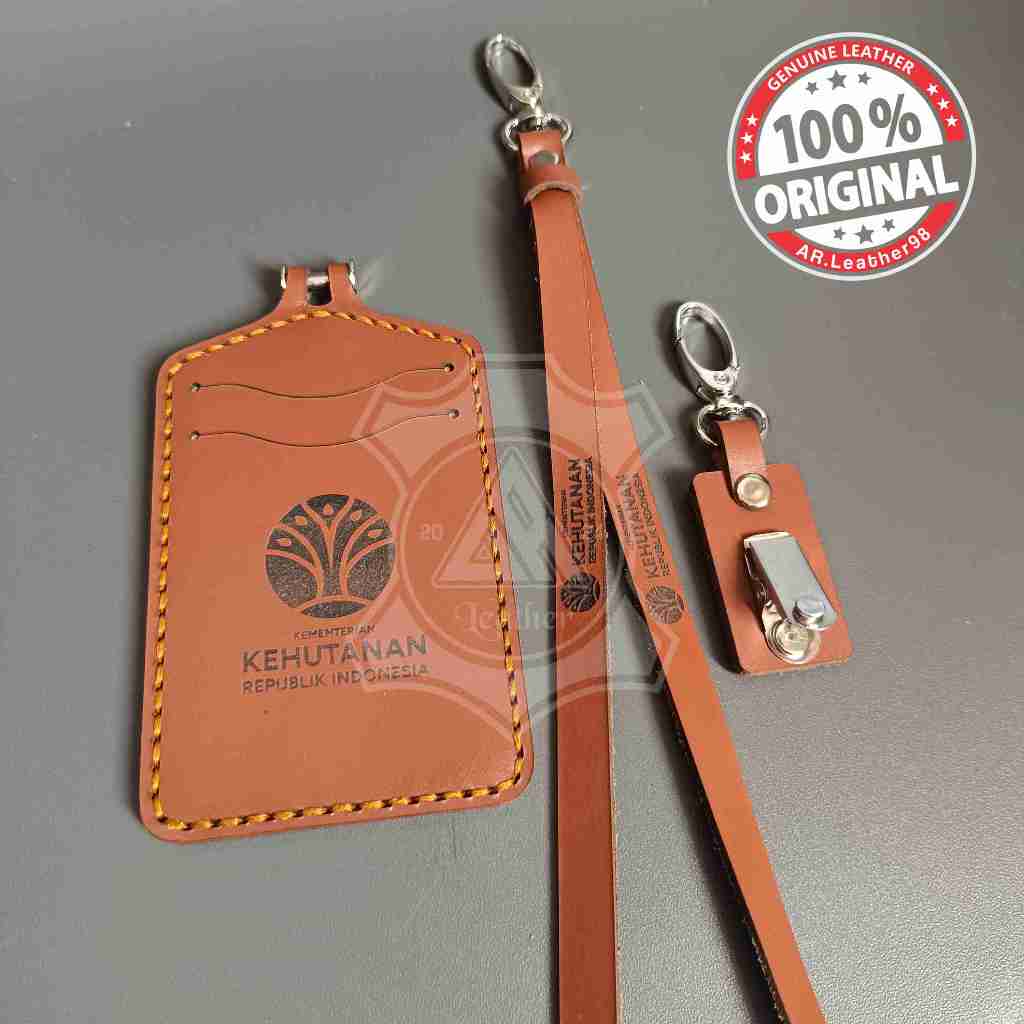 

ID Card Holder Besi Barbel – Nama Tag Kulit Asli – Nametag ID Card Model Barbel Free Custom Nama dan Logo