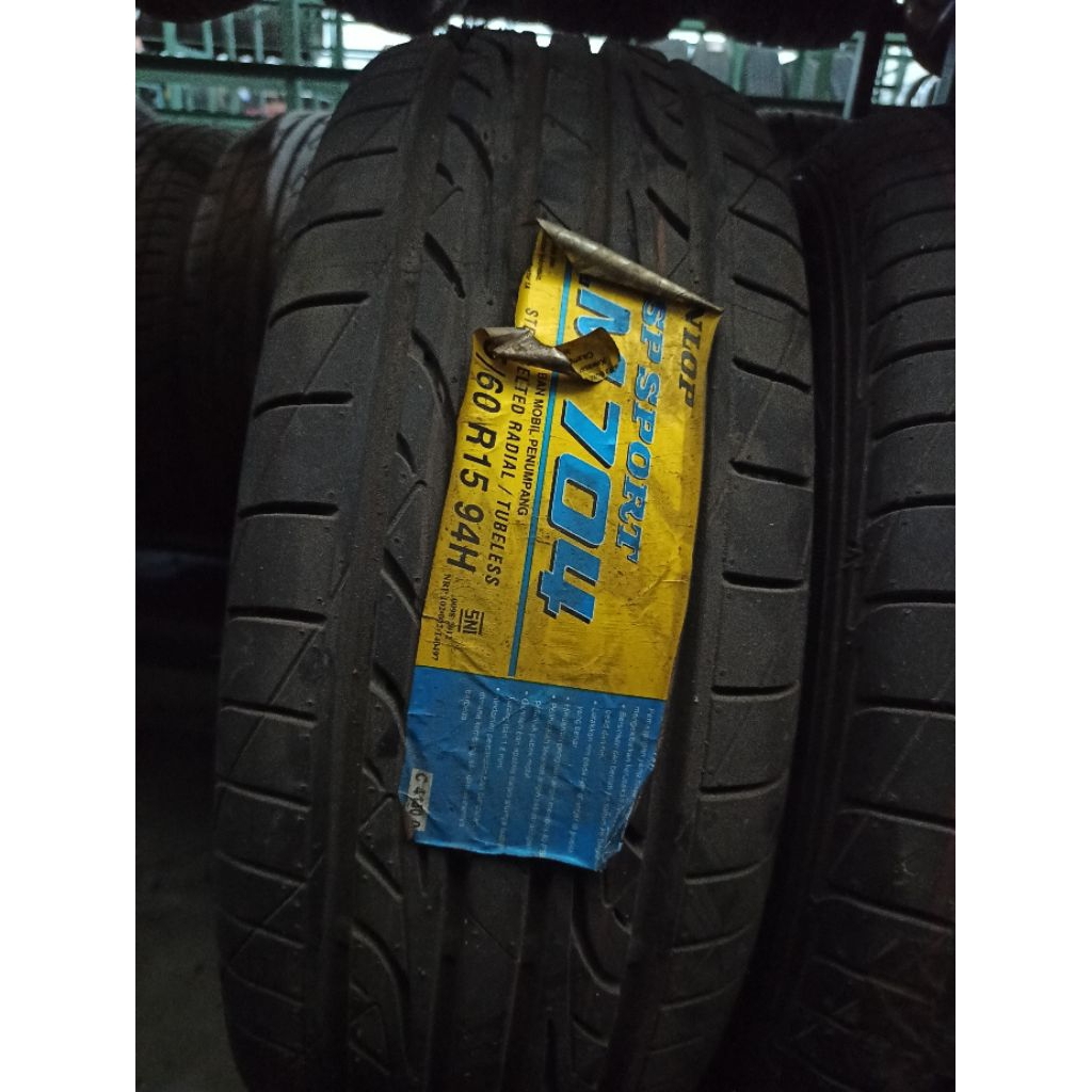 BAN MOBIL DUNLOP SP SPORT LM 215/ 60 R15 TAHUN 2015