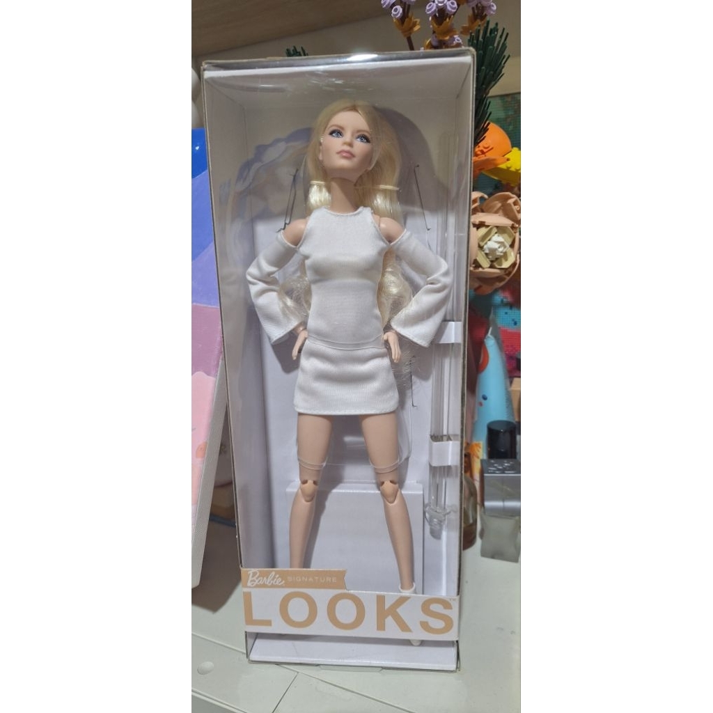 Victoria Barbie Looks.ori mattel