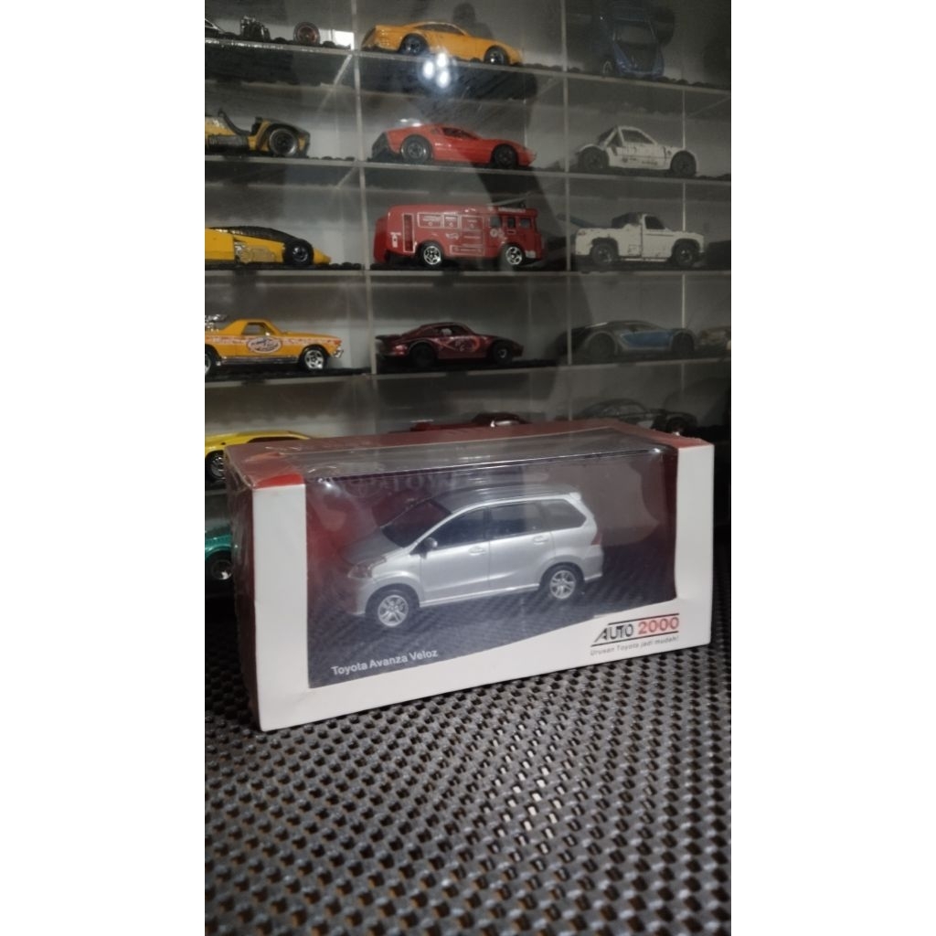 Diecast Toyota Avanza Veloz Auto 2000