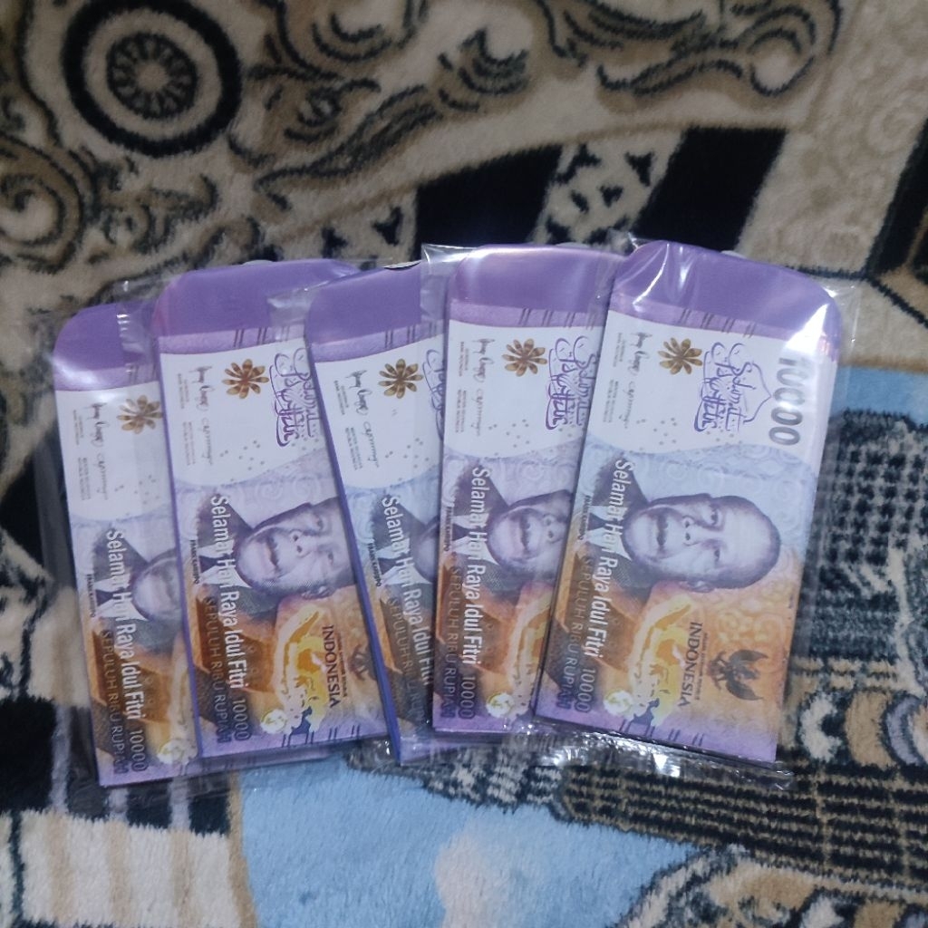 

amplop THR uang sepuluh ribu