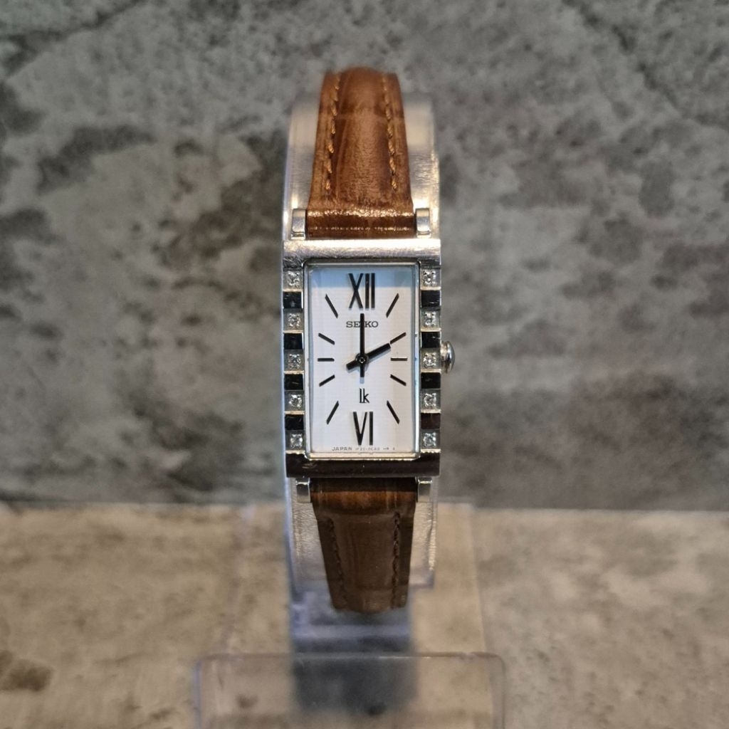 SEIKO LUKIA QUARTZ VINTAGE WATCH SECOND