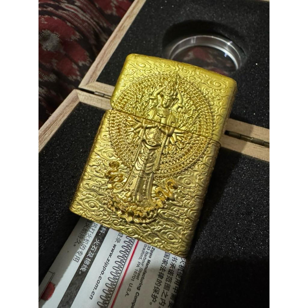 Zippo Avalokitesvara Buddha ornament Thousand  hand guan tin Gold Plate Jacket Design