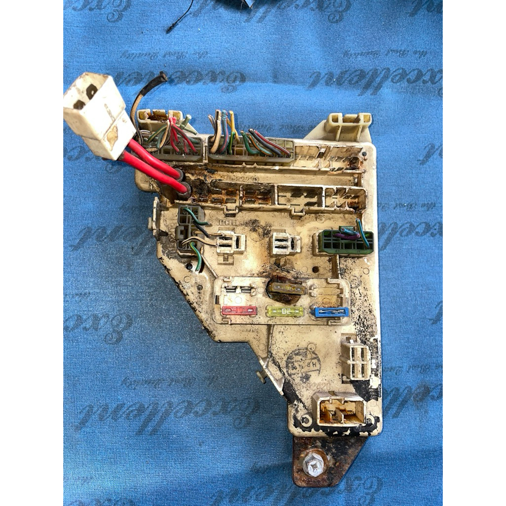 Box Sekring Dalam Corolla DX