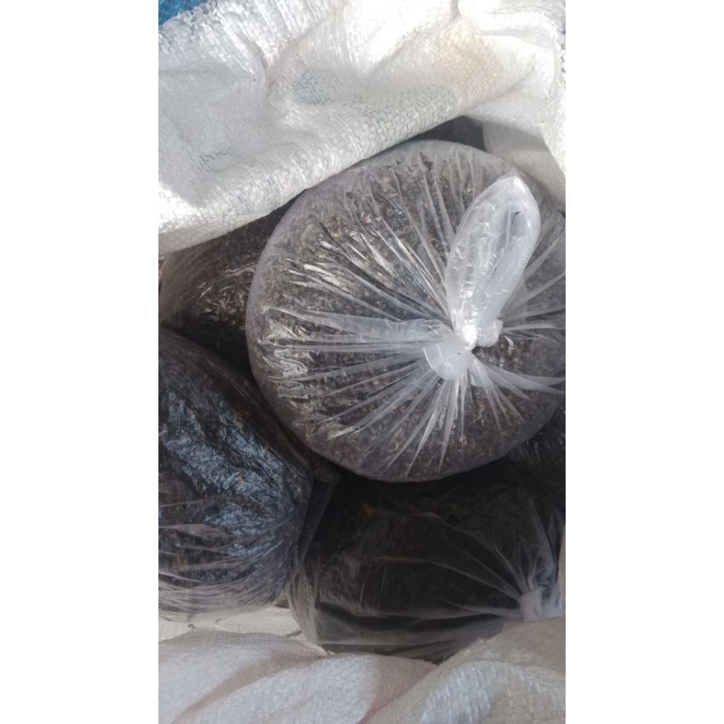 

nasi tiwul hitam/ oyekk berat 1 kg