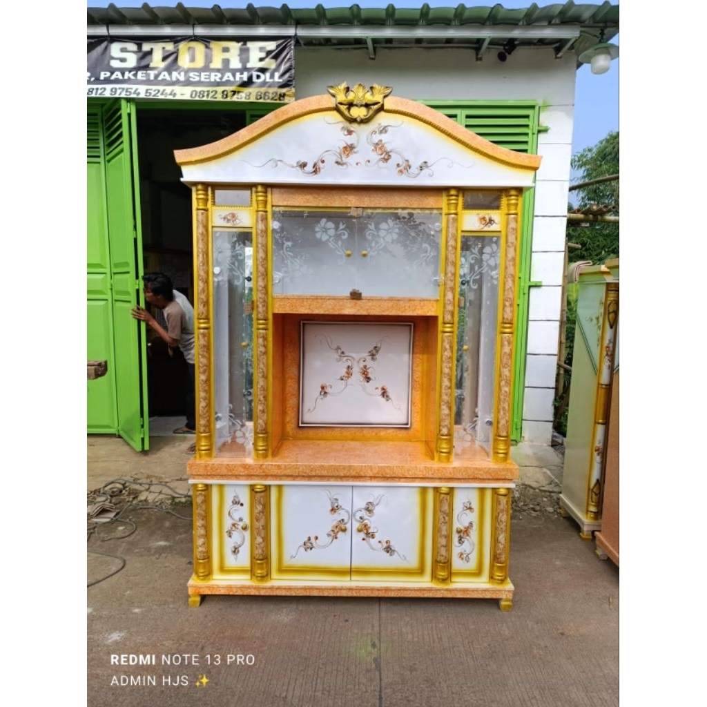 LEMARI PAJANGAN KRISTAL