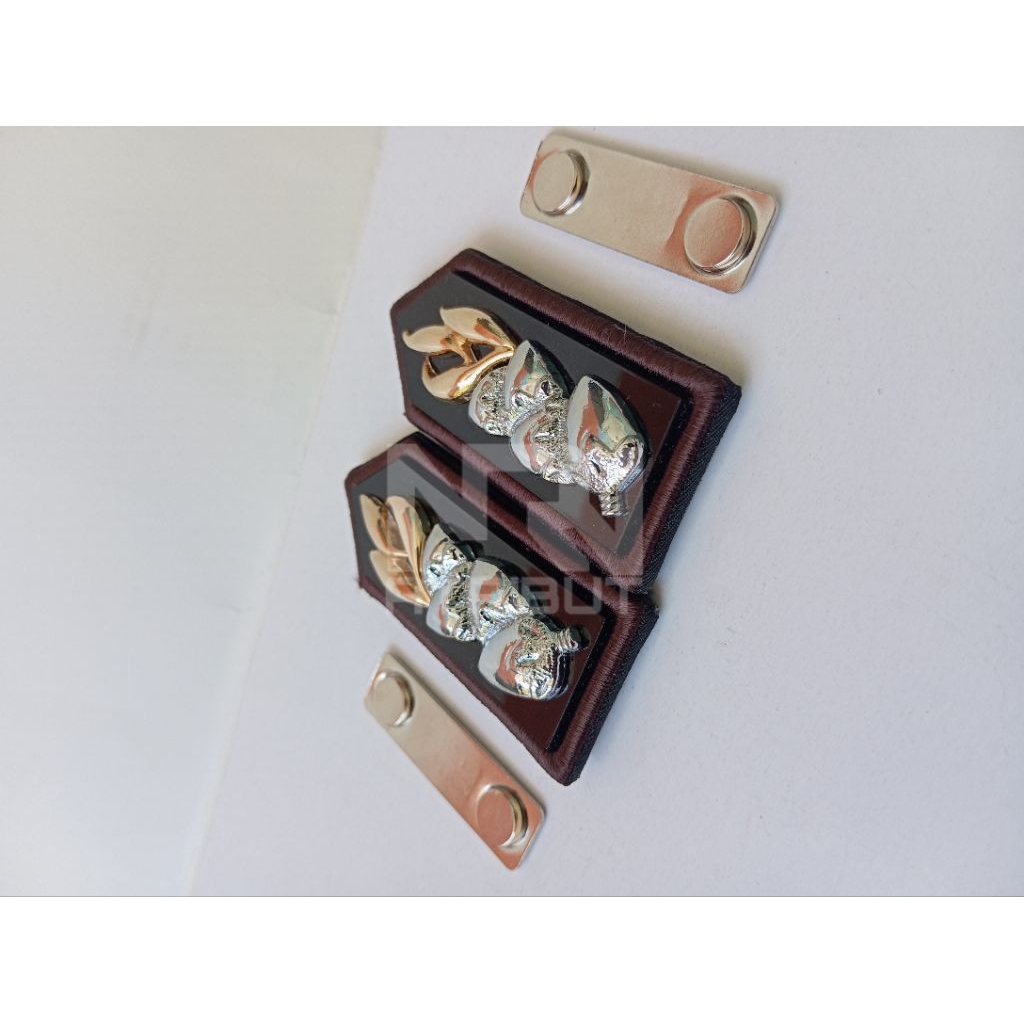 MONOGRAM MIKA BORDIR MAGNET / MONOGRAM POLRI MAGNET
