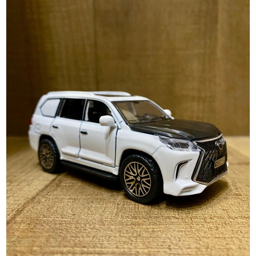 Diecast Innova Miniatur Model Car Body Metal Alloy Pull Back Tarik Mundur Jalan Maju Otomatis Mainan