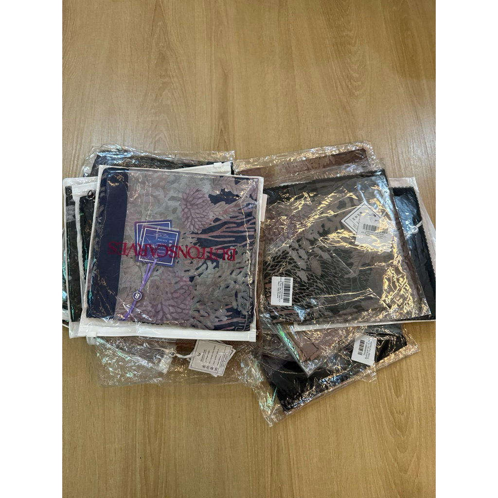 Buttonscarves As Is TLM, New York, British