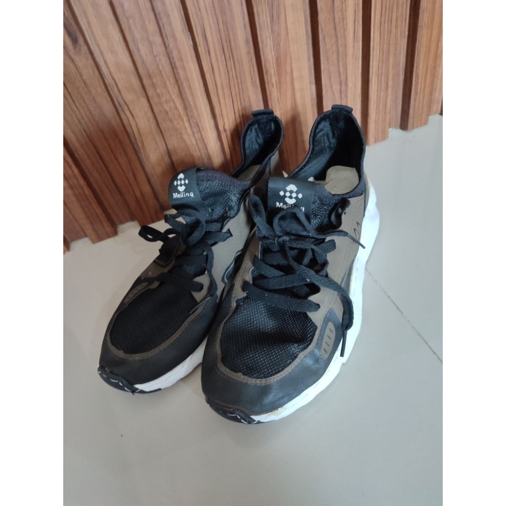 Preloved sepatu pria