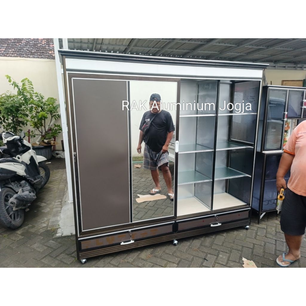 Lemari Pakaian Aluminium Sliding Dua Meter