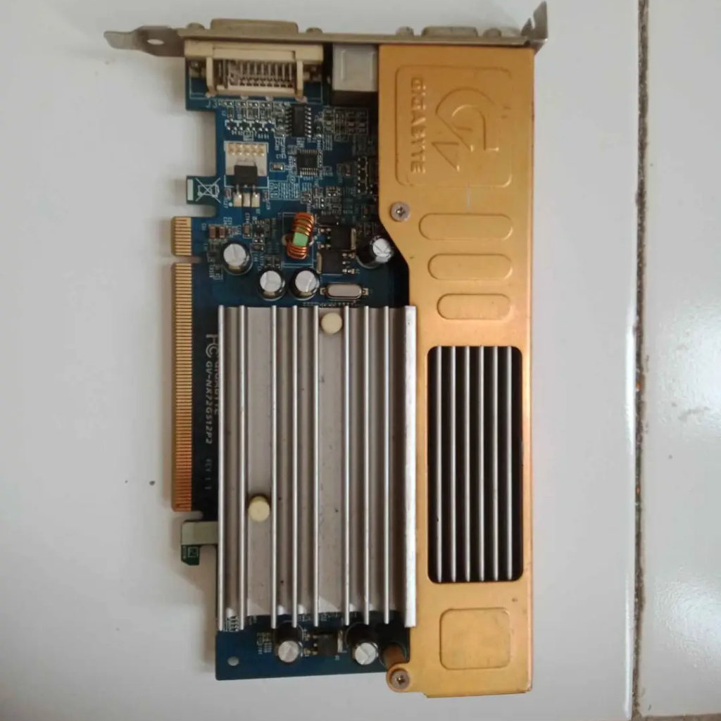 vga nvidia geforce 7200GS