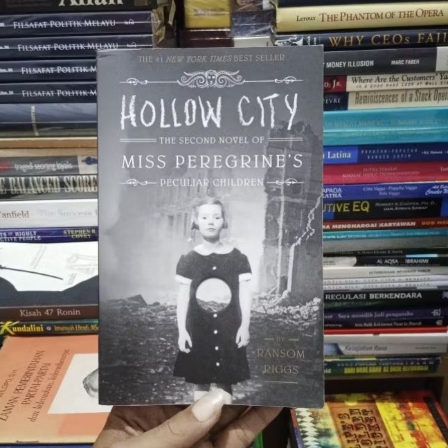Hollow City By Ransom Riggs The Second Novel Of Miss Peregrine's Peculiar Children English ORIGINAL