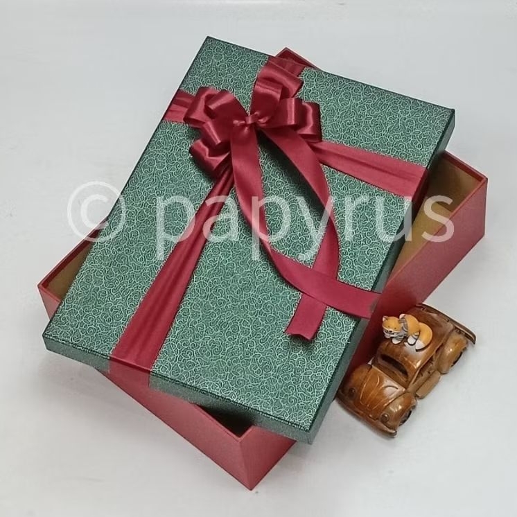 

PAPYRUS Kombinasi 25x35 Tinggi 8cm Kotak Kado Gift Box Hardbox Hampers Hadiah V2