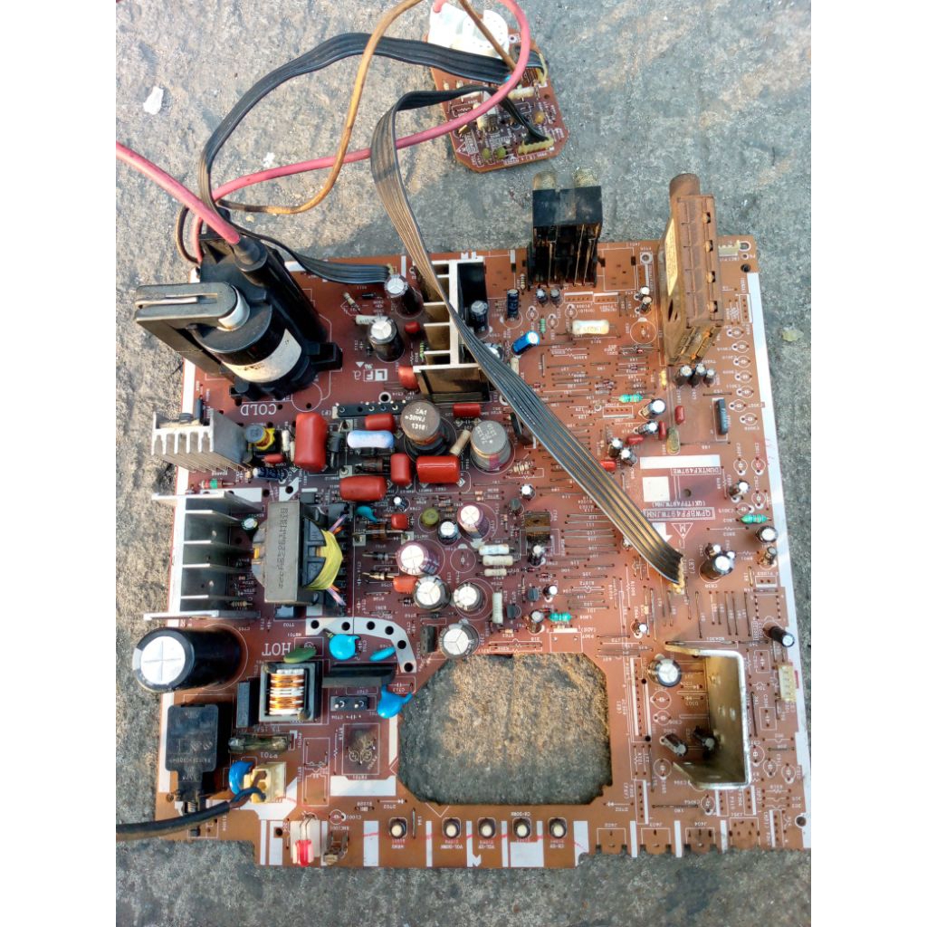 Mesin TV tabung slim 21inc merk sharp, normal.