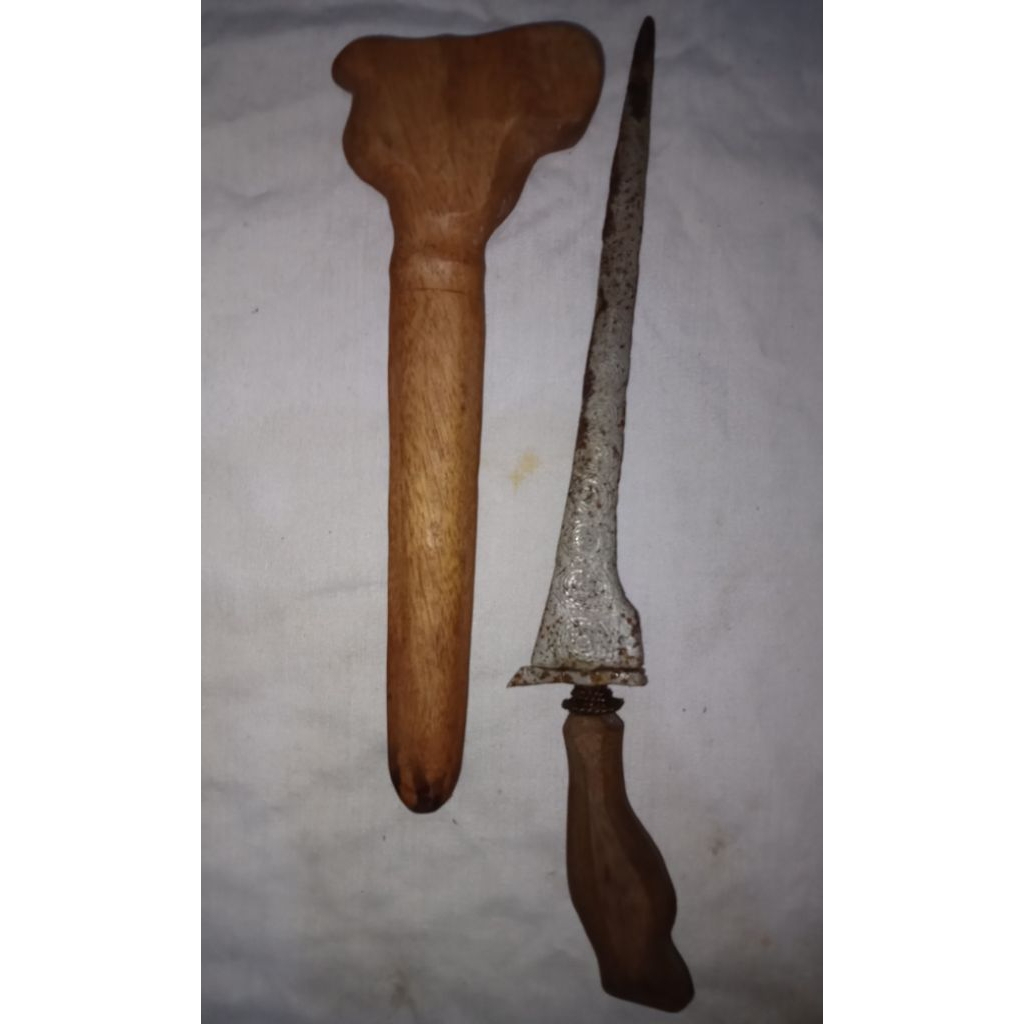 Keris Sepuh Pamor Melati Rinonce