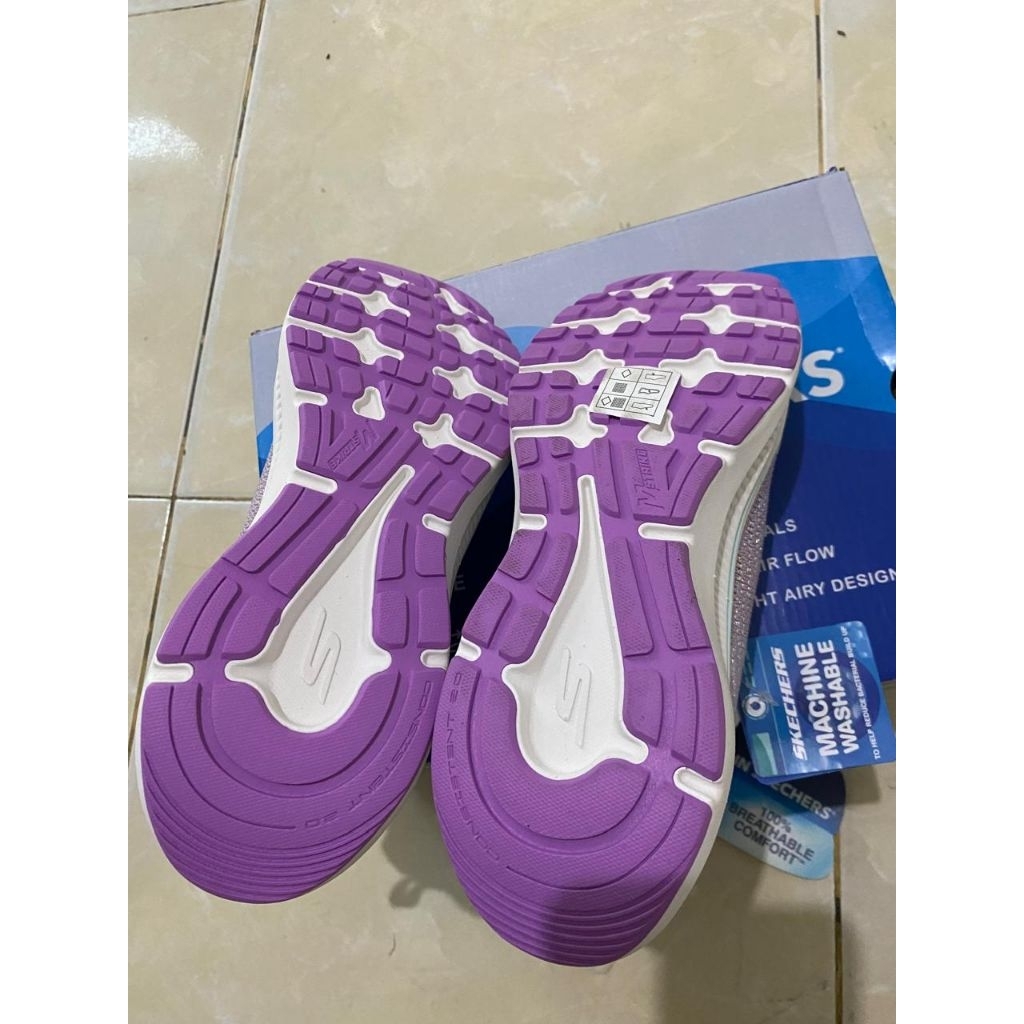NEW SKECHERS WOMEN size 36