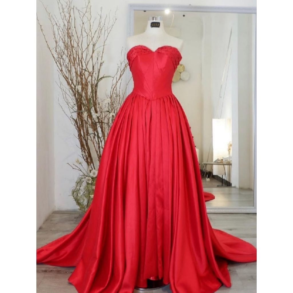 Preloved ballgown red queen