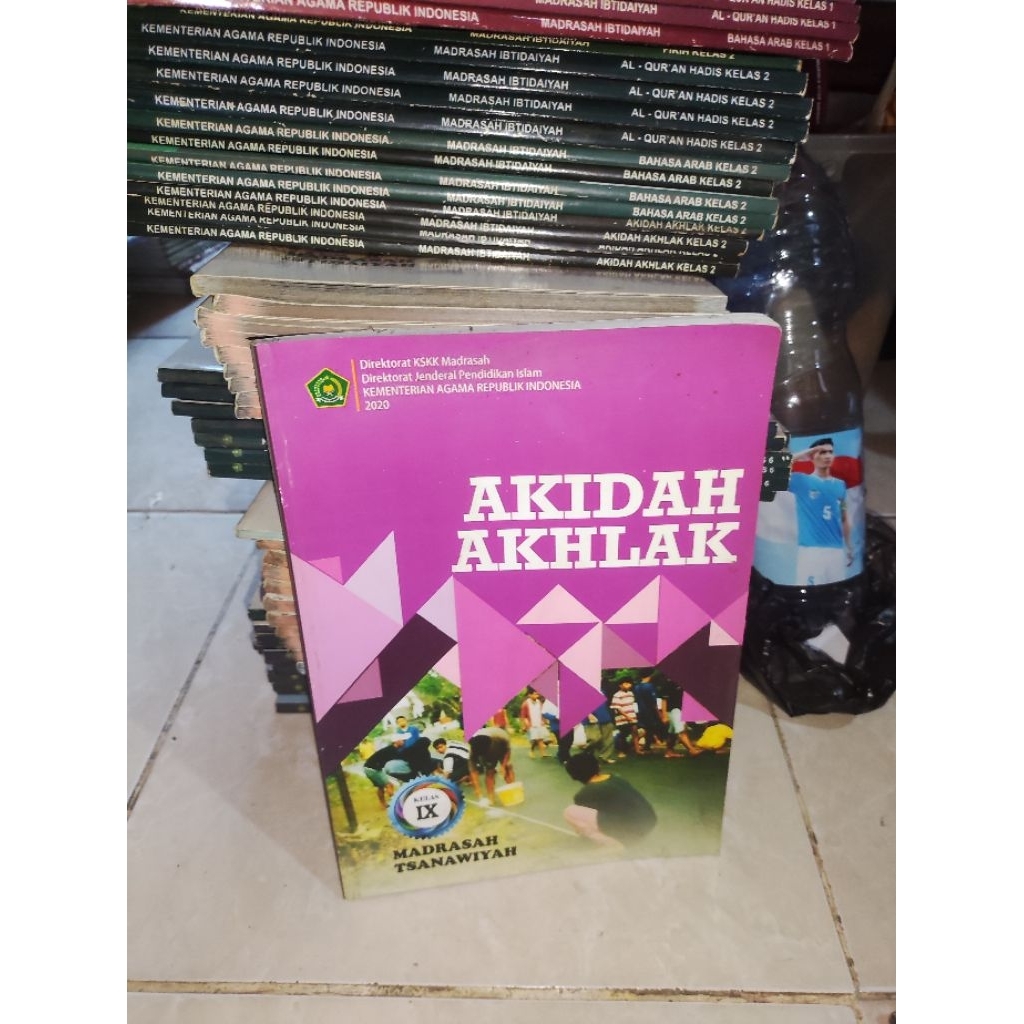 buku aqidah akhlak kelas 9 madrasah Tsanawiyah