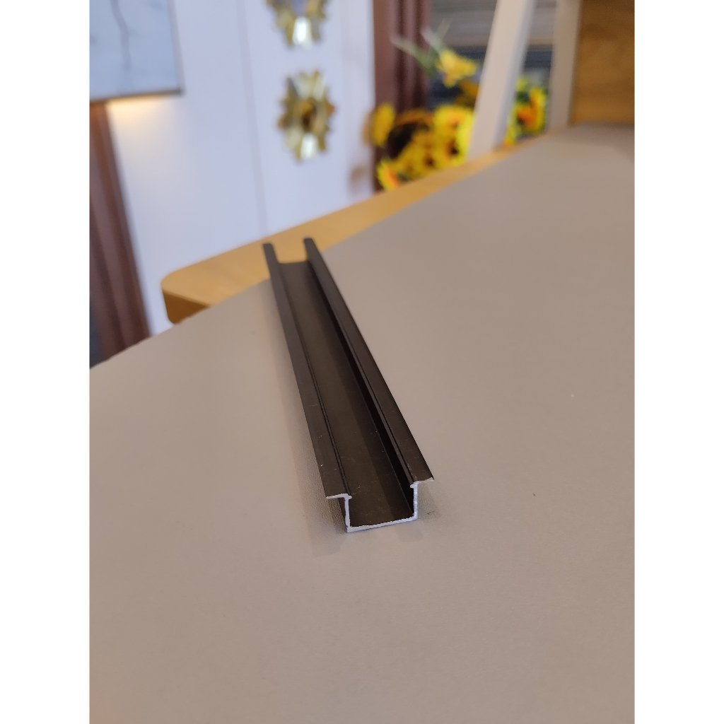 List Aluminium "U"  Warna Black