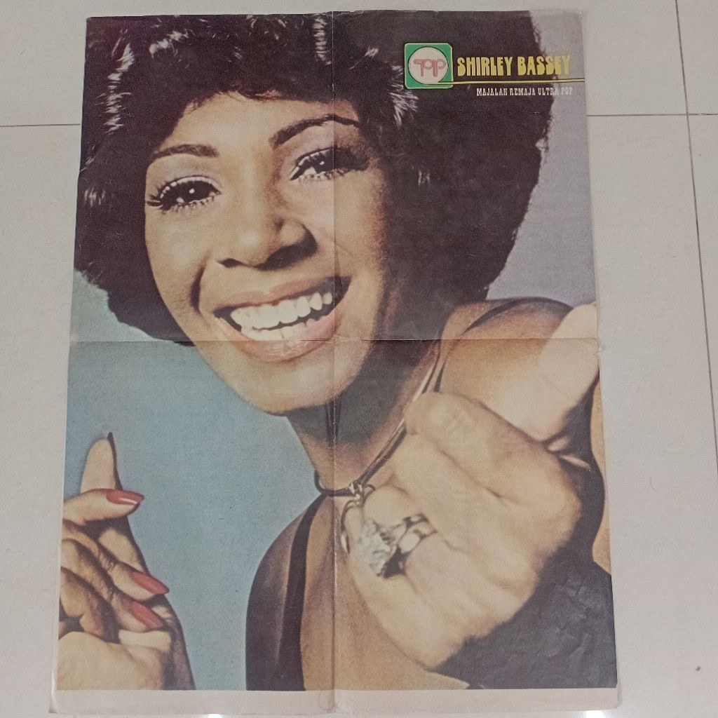 Vintage Poster Majalah Remaja Ultra POP - Shirley Basey