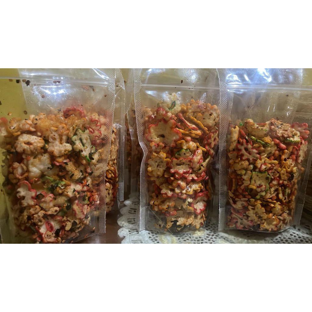 

Kerupuk seblak daun jeruk