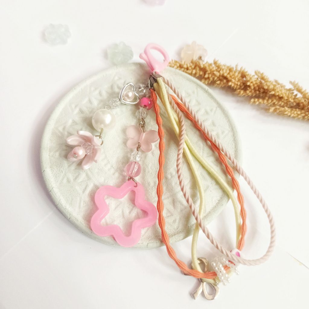 Keychain lucu dan estetik, gantungan tas viral kekinian ala korea, keychain korea