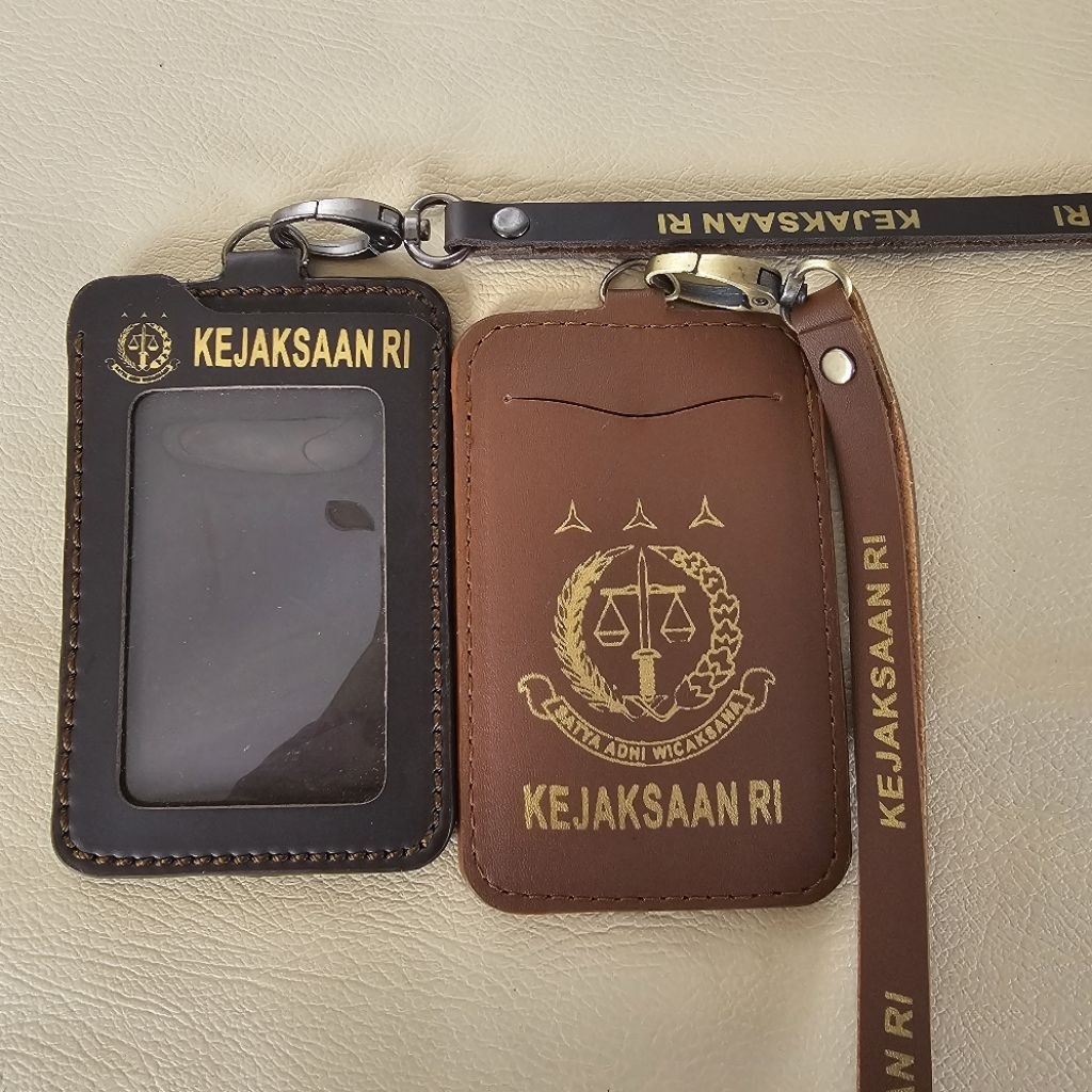 

Tempat Kartu Id Card Kulit Dengan Logo KEJAKSAAN RI