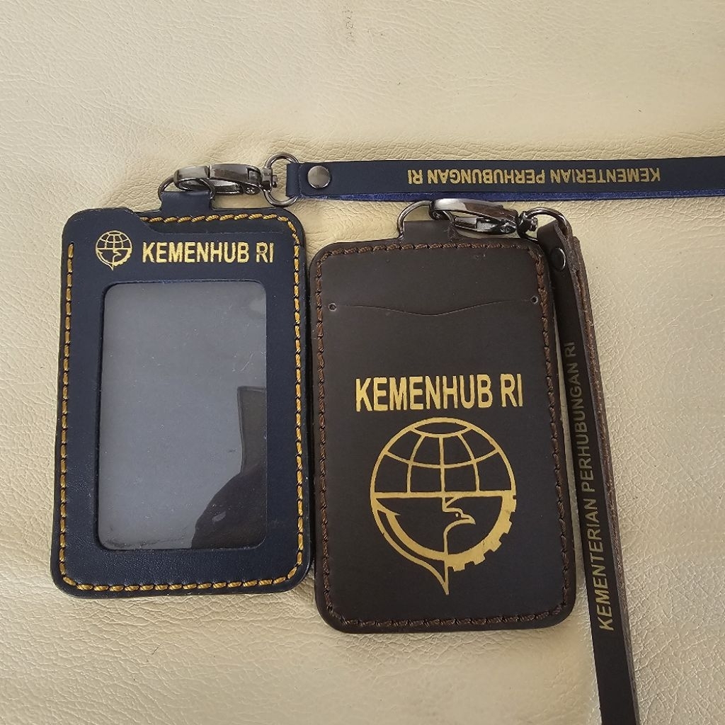 

Tempat Kartu Id Card Kulit Dengan Logo KEMENHUB