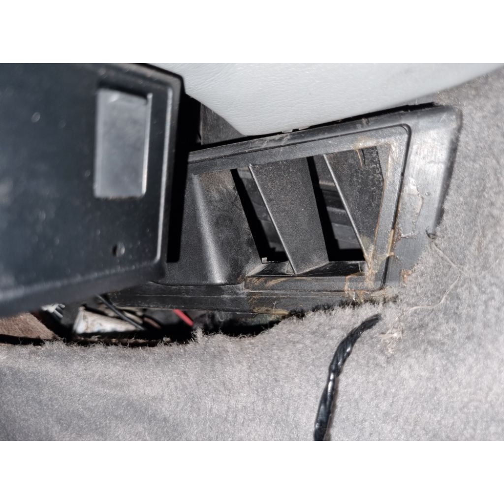 1 set kisi ac bagian kaki mercedes benz w124