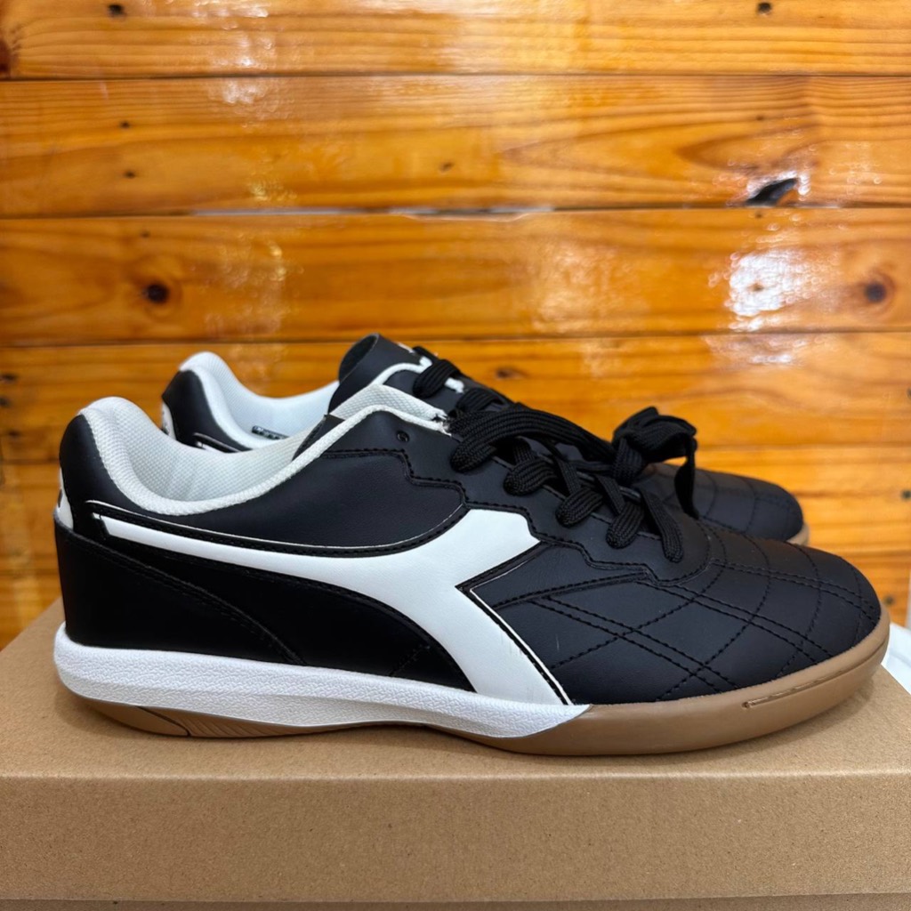 ONLY SIZE 41 EX DISPLAY KOTOT SEPATU DIADORA PRIA DIADORA FUTSAL MADOX FUTSAL BLACK WHITE OLAHRAGA M