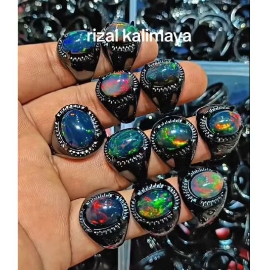 Black Opal ring titanium Diameter sedang