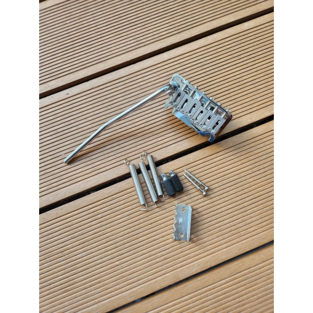 Tremolo Gitar Sterling JP60