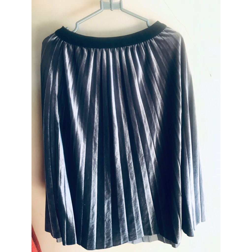 Preloved Rok plisket bludru abu tua