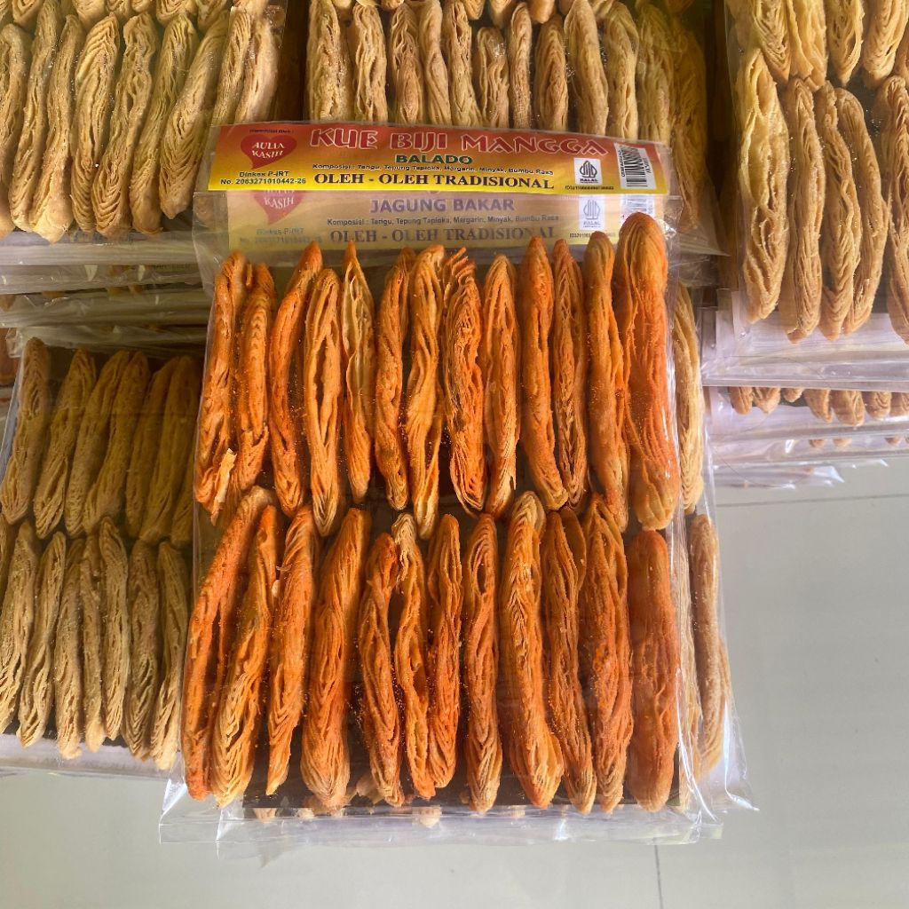 

Oleh Oleh Khas Bogor Pangsit Biji Mangga Renyah Gurih Manis Snack Cemilan